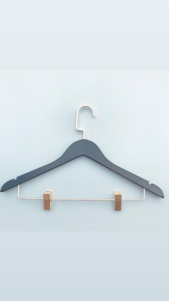 CDM15P - CABIDE DE MADEIRA COM PRESILHA DOURADO - GANCHO ITALIANO DOURADO.jpg